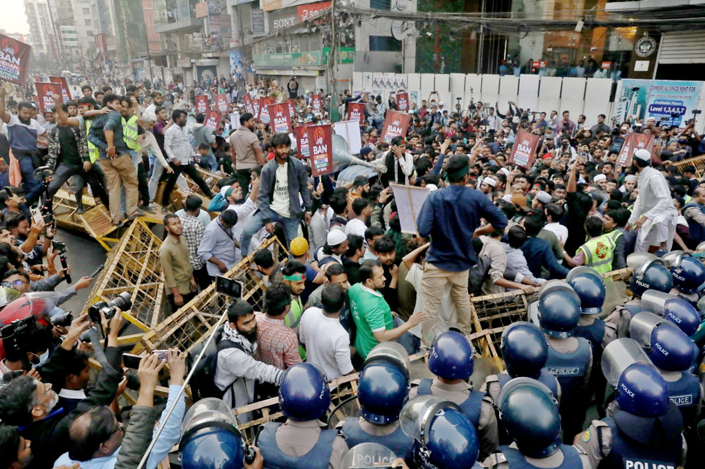 ভারতীয় হাইকমিশন ঘেরাও কর্মসূচি পুলিশি বাধায় পণ্ড