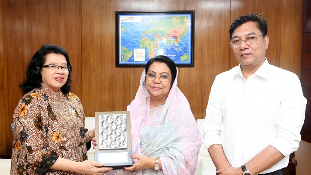বাংলাদেশিদের জন্য ইন্দোনেশিয়ার ‘ভিসা অন অ্যারাইভাল’ ফেরাতে সহযোগিতার আশ্বাস