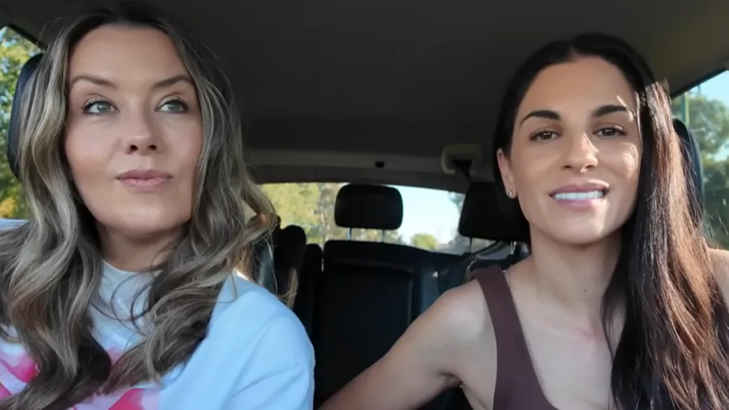 ১৪ বছরের মেয়ে যেন নির্বিঘ্নে ভিডিও বানাতে পারে, তাই দেশ ছাড়ল ইনফ্লুয়েন্সার পরিবার