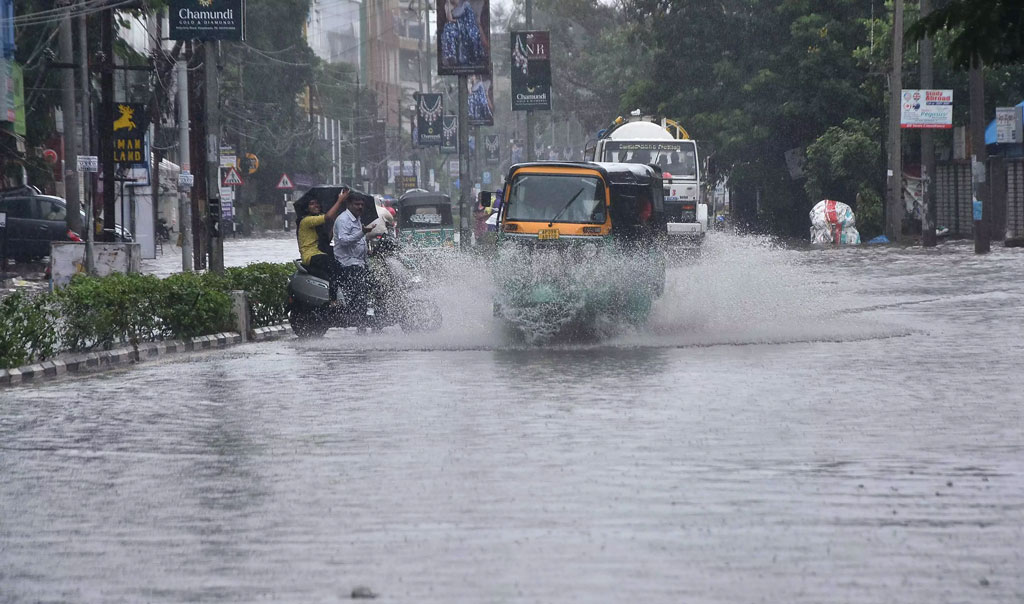ভারী বর্ষণে ভারতে ১,৬২৬ জনের মৃত্যু, সবচেয়ে বেশি ক্ষতি অন্ধ্র প্রদেশে