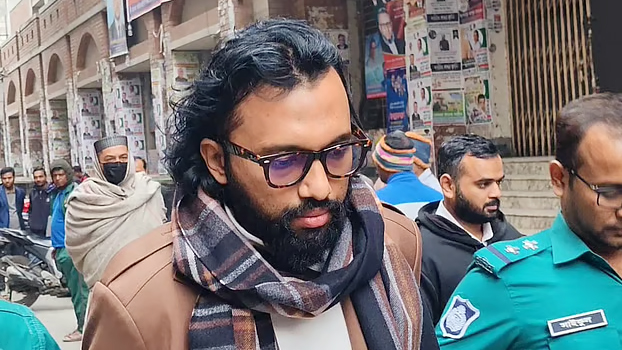 একটি এনআইডি আসল, অন্য দুটি হোটেলে গার্লফ্রেন্ড নিয়ে যেতে: তারেকের বাসার সামনে আটক হামীম