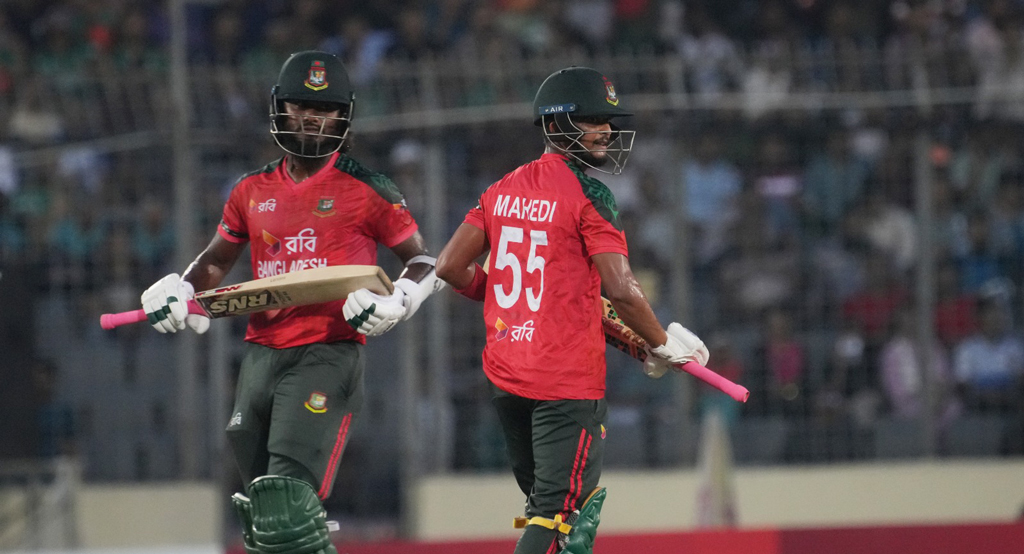 জাকেরের ফিফটিতে পাকিস্তানকে চ্যালেঞ্জিং লক্ষ্য দিল বাংলাদেশ