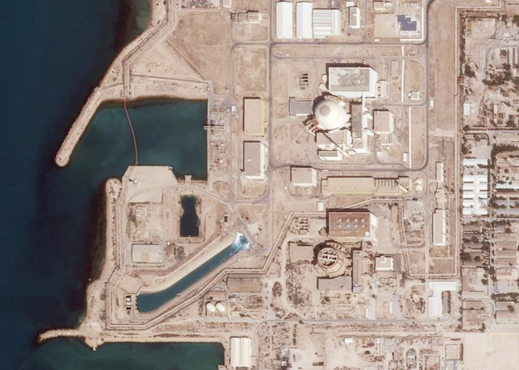 ইরানের পারমাণবিক কেন্দ্র থেকে আরও ১৬৩ কর্মীকে সরিয়ে নিল রাশিয়া