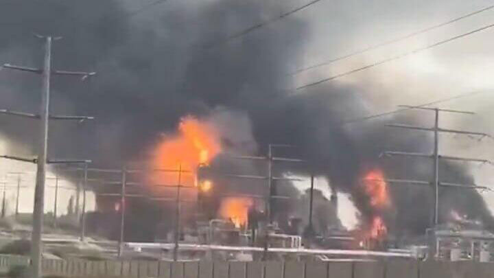 জ্বালানি স্থাপনায় হামলা: নয়া পর্যায়ে যুদ্ধ, উপসাগরীয় দেশগুলো কি ইরানে পাল্টা আঘাত হানবে