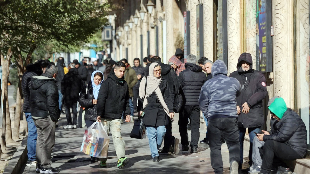 ১ মার্কিন ডলার সমান ১৪ লাখ ইরানি রিয়াল!