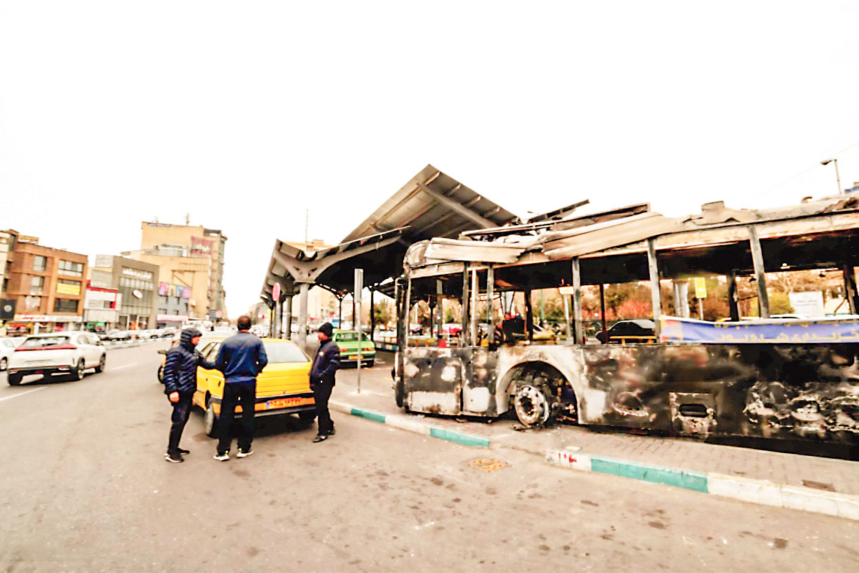 ইরানে বিক্ষোভ: উত্তেজনা কমেছে, মর্গে মানুষের ভিড়