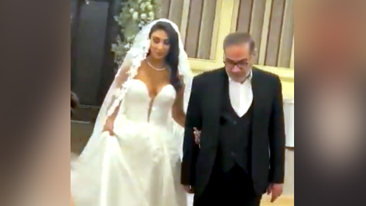 ‘জনতার জন্য হিজাব আইন, খামেনির উপদেষ্টার মেয়ের জন্য ডানাকাটা জামা’