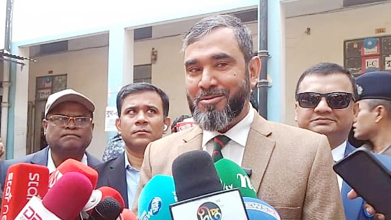 টাকা নিয়ে ধরা পড়া অ্যালার্মিং না, বরং ধরা পড়াটা ভালো: ইসি সানাউল্লাহ