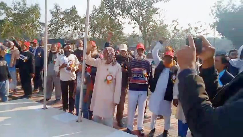 মুক্তিযোদ্ধাদের ‘জয় বাংলা’ স্লোগান, একজনের ছেলেকে মারধর