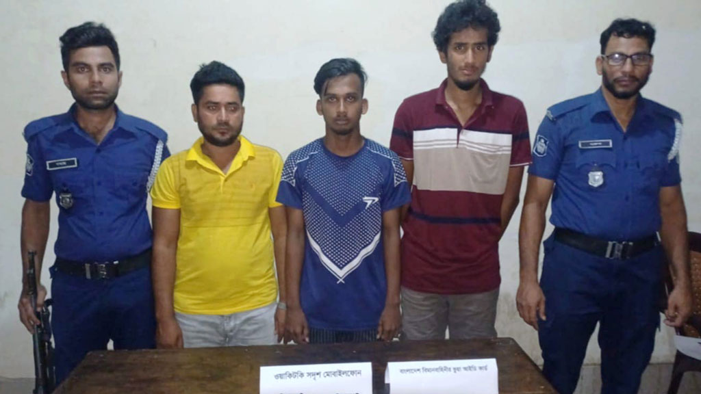 বিমানবাহিনীতে চাকরির প্রলোভনে প্রতারণা, ঈশ্বরদীতে গ্রেপ্তার ৩