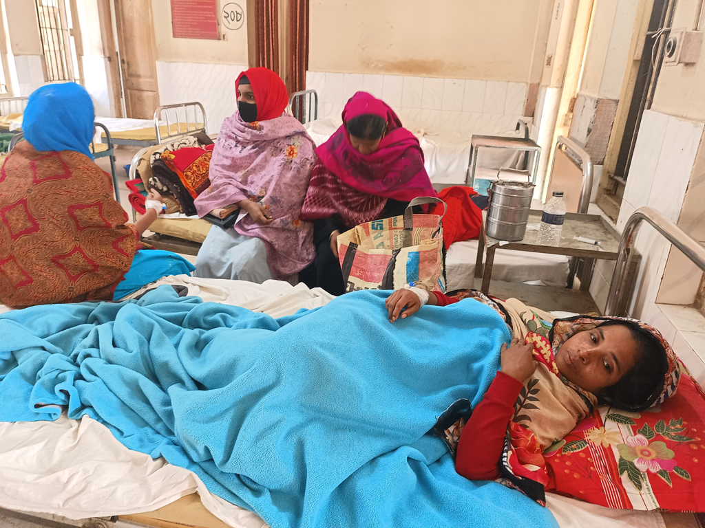 ঈশ্বরদীতে রাতের খাবার খেয়ে ৩০ শ্রমিক হাসপাতালে