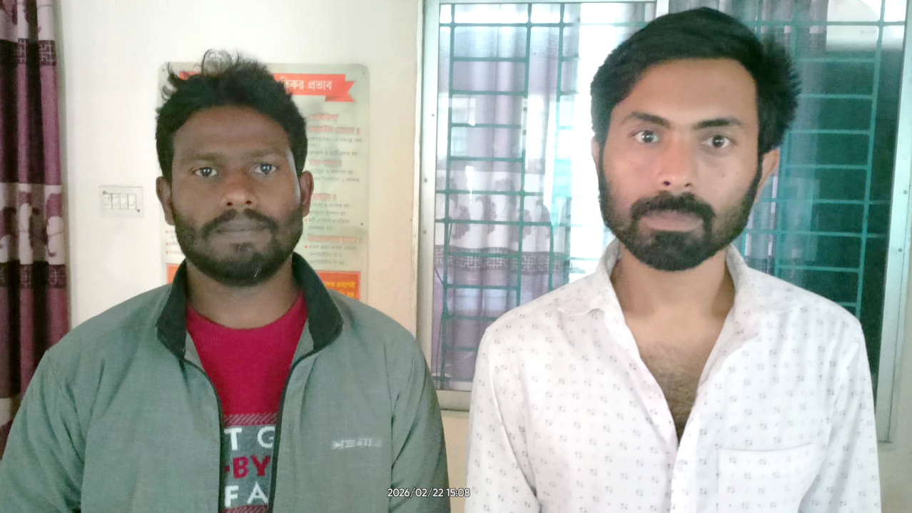 ঈশ্বরদীতে গাজর লুটের মামলায় দুই যুবদল কর্মী গ্রেপ্তার