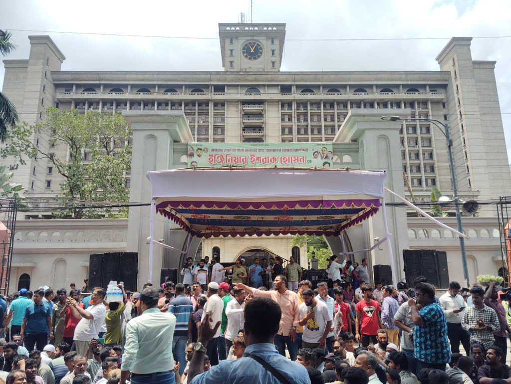 ইশরাককে দায়িত্ব না দিলে ‘ঢাকা অচল’ করার হুঁশিয়ারি