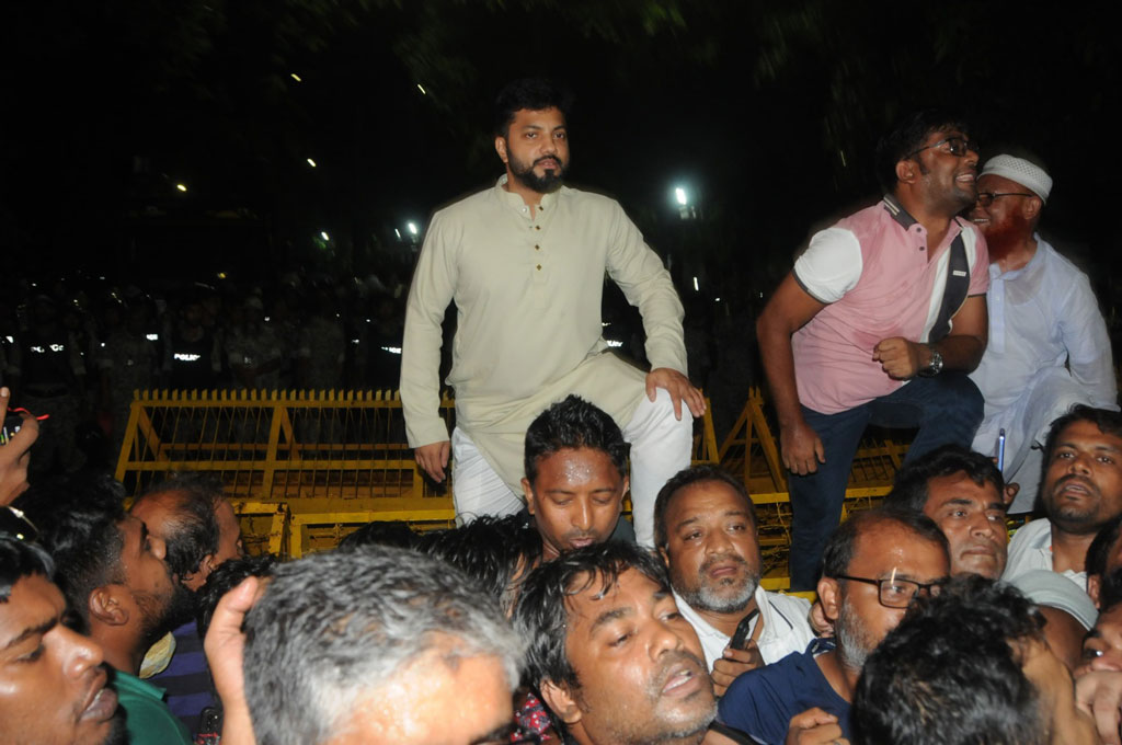 রায় পক্ষে এলেও উপদেষ্টা আসিফের পদত্যাগ চান ইশরাক