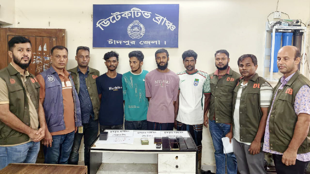 কম দামে ইলিশ বিক্রির নামে প্রতারণা, চক্রের আরও ৪ সদস্য গ্রেপ্তার