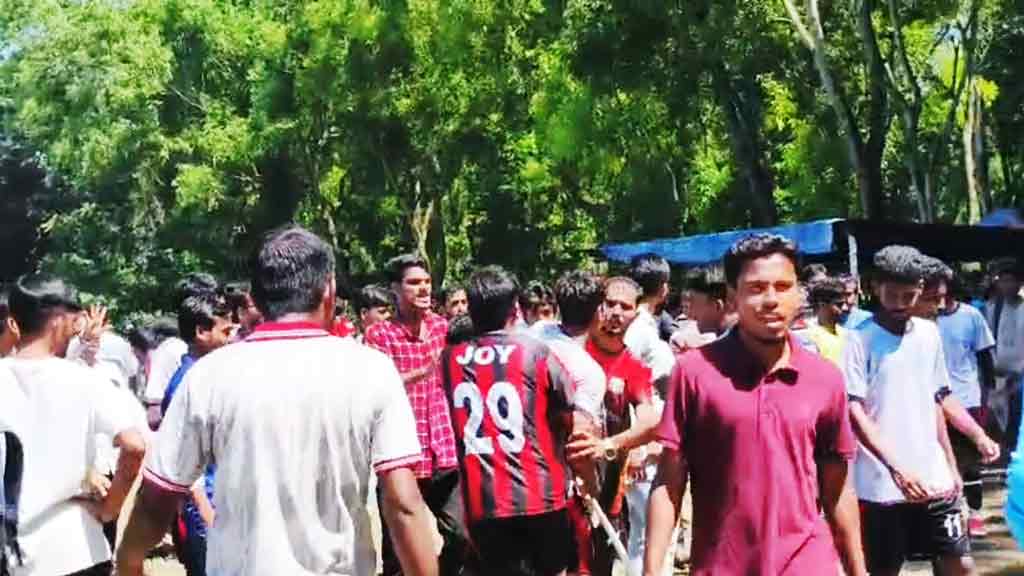 ইবিতে ফুটবল খেলাকে কেন্দ্র করে সংঘর্ষে আহত ১০, টুর্নামেন্ট স্থগিত