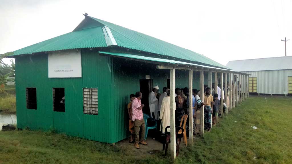 তিন দশক ধরে ১০ কিলোমিটার দূরে গিয়ে ভোটাধিকার প্রয়োগ, নতুন কেন্দ্রের দাবি