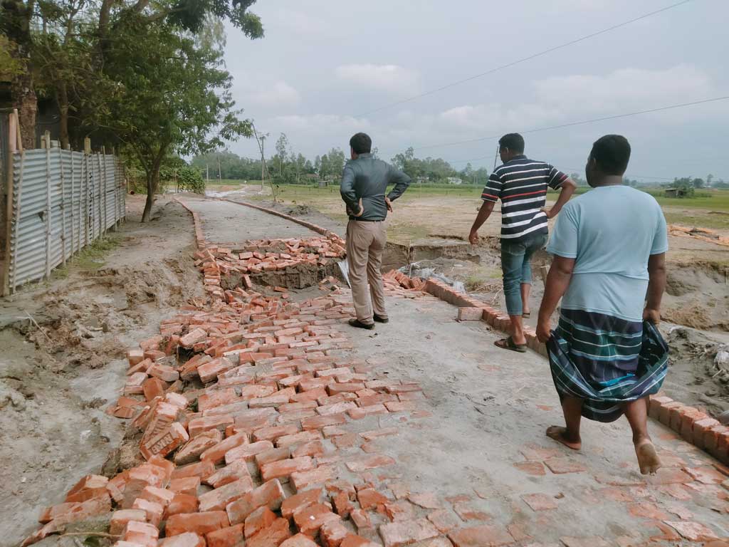 ‘সাব-কন্ট্রাক্ট’ নিয়ে যুবদল নেতার নিম্নমানের কাজ, শোকজ পেলেন আ.লীগ নেতা