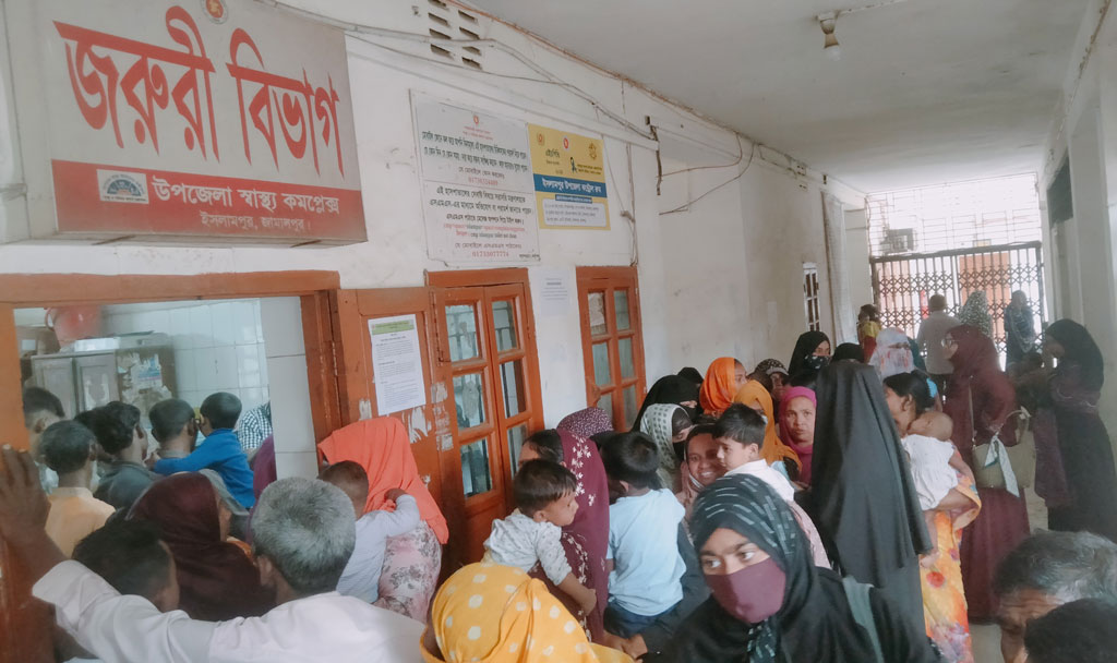 গরম-ঠান্ডায় হাসপাতালে রোগীদের ভিড়, চিকিৎসক ছুটিতে থাকায় ভোগান্তি