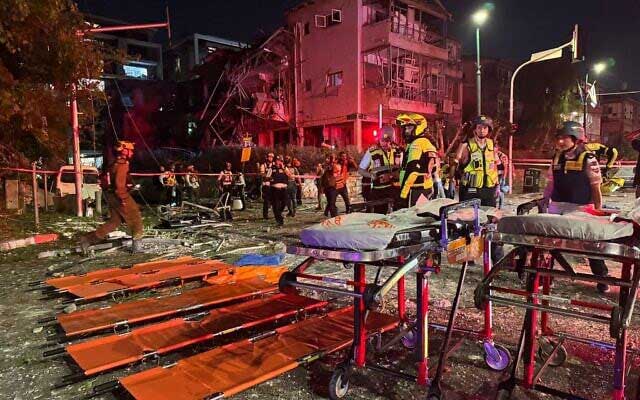 ইসরায়েলে ইরানের ক্ষেপণাস্ত্র বৃষ্টিতে নিহত ১, আহত ৬৩