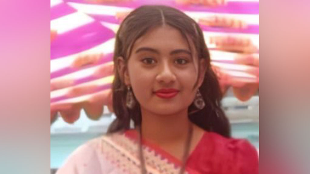 সিরাজগঞ্জে ভ্যান উল্টে প্রাণ গেল কলেজছাত্রীর