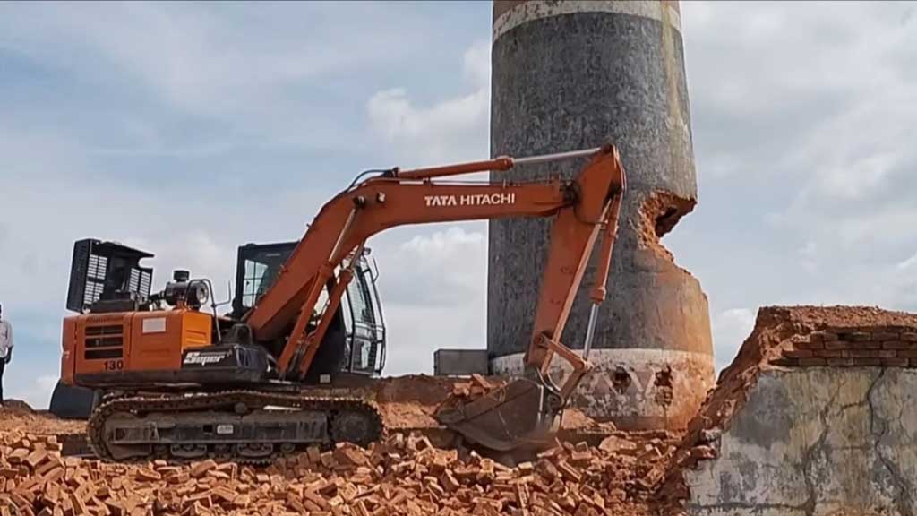 গাইবান্ধায় ২ অবৈধ ইটভাটায় অভিযান, গুঁড়িয়ে দেওয়া হলো চিমনি-ইট
