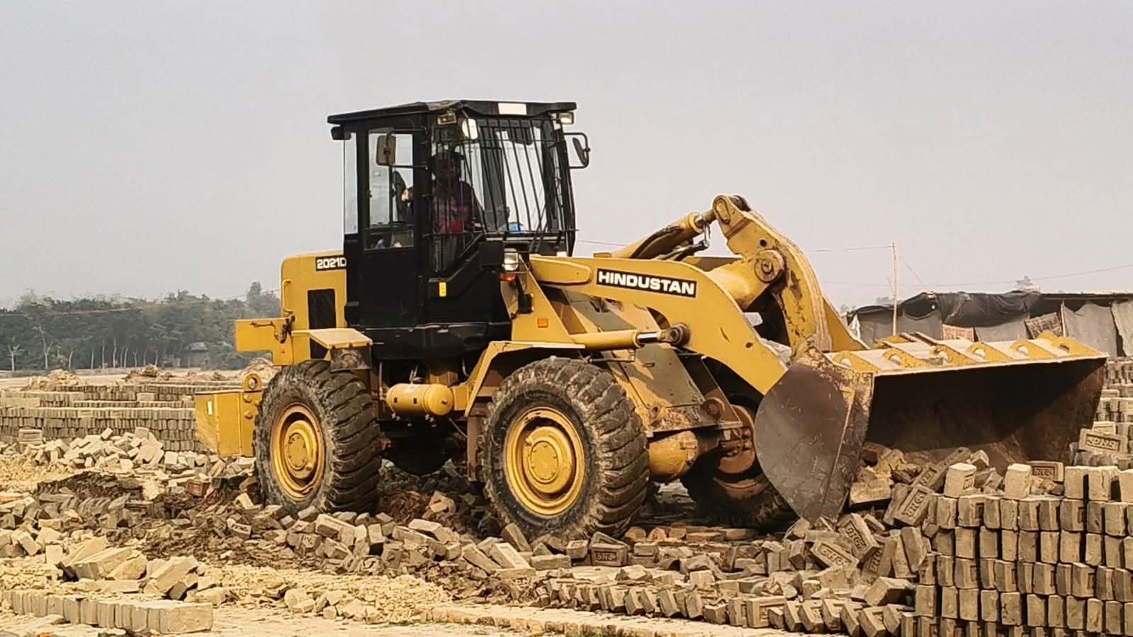 নকলায় ৭ অবৈধ ইটভাটায় অভিযান, সাড়ে ২২ লাখ টাকা জরিমানা