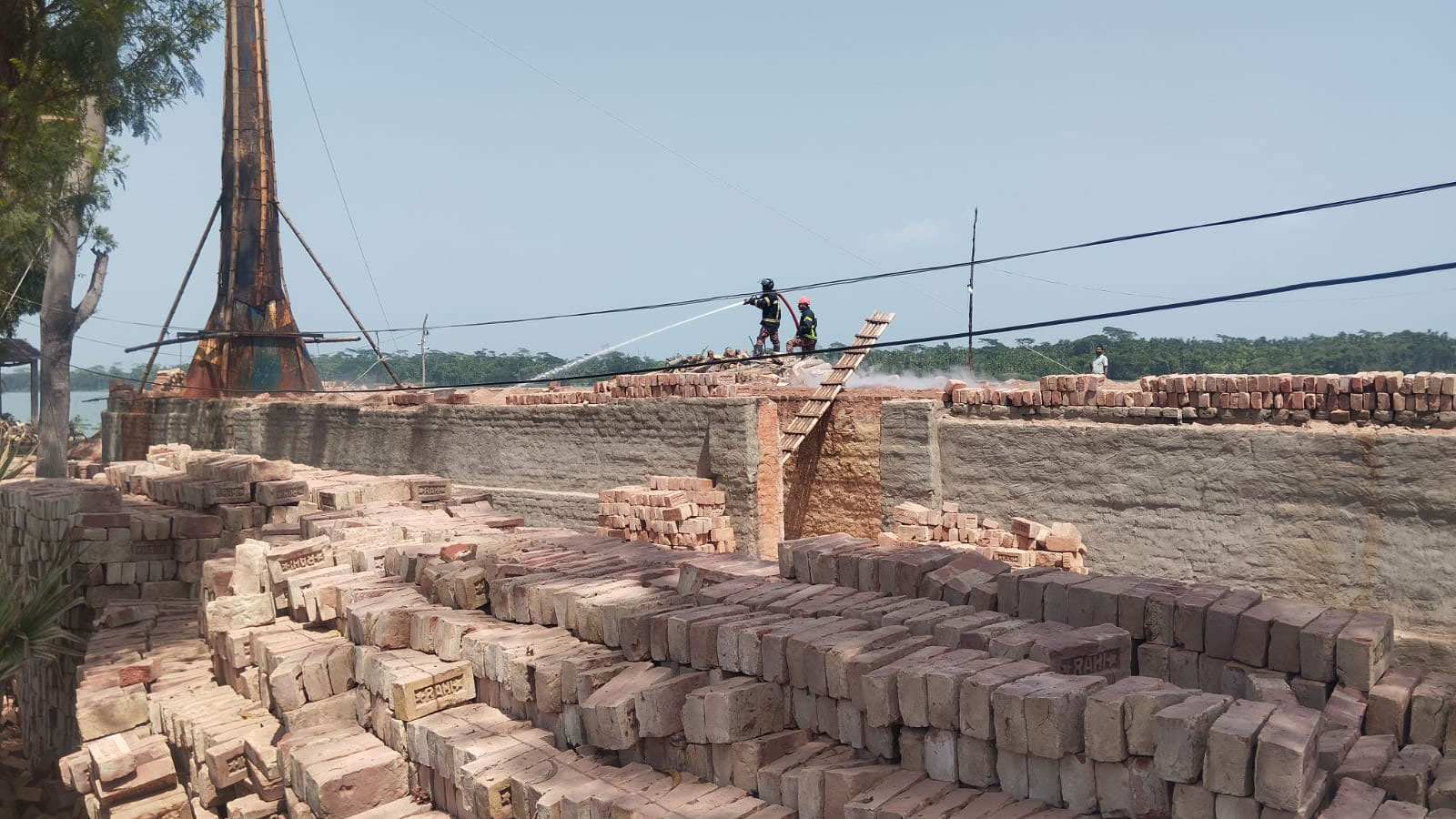 পিরোজপুরে অবৈধ ইটভাটায় অভিযান: ৩ লাখ টাকা জরিমানা