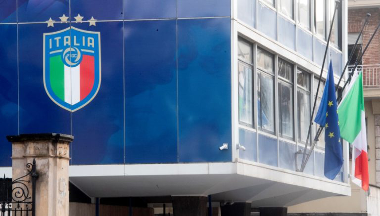 ইতালির ফুটবলে হচ্ছেটা কী, ফেডারেশনে সমর্থকদের ডিম