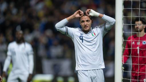 টানা তৃতীয়বার বিশ্বকাপে উঠতে না পারার ব্যর্থতায় কাঁদছে ইতালি