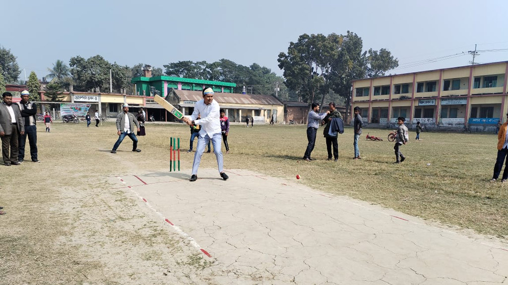 সমাজসেবা কর্মকর্তাকে বোল্ট আউট করলেন ইউএনও