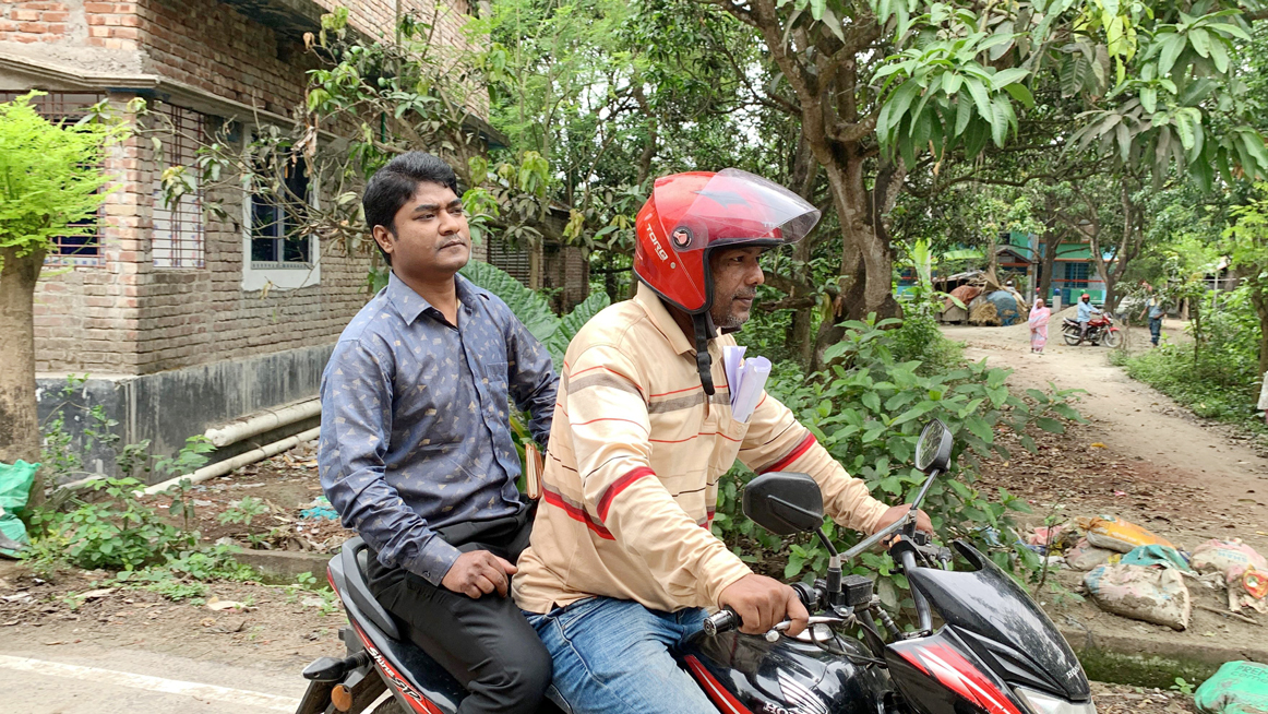 এমপির ফোনে মোটরসাইকেলে ছুটে এলেন ইউএনও