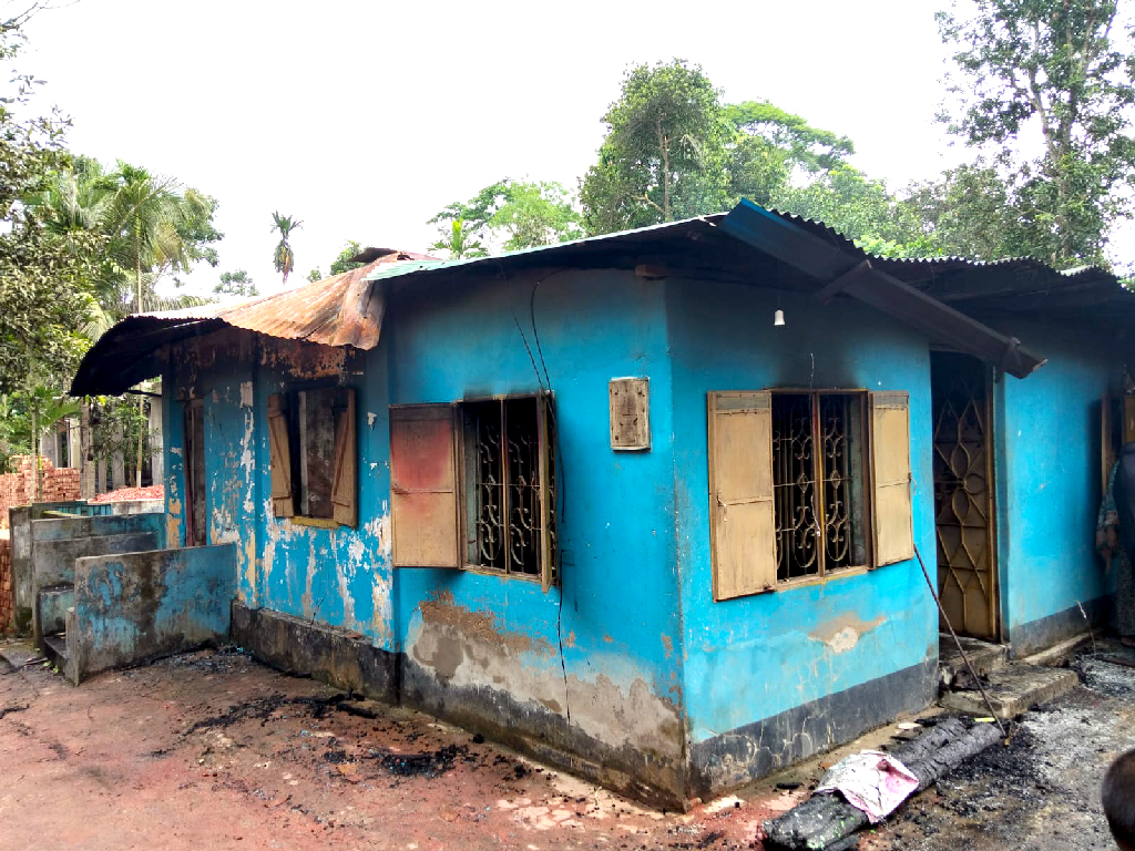 কুমিল্লার চৌদ্দগ্রামে আগুনে পুড়ল ইউএনওর বসতঘর