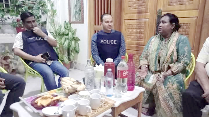 রাতভর উত্তেজনা, ভোরে গ্রেপ্তার আইভী