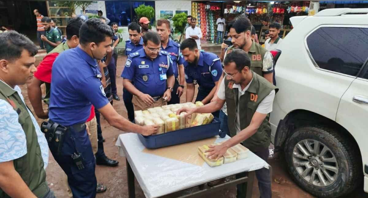 কুমিল্লায় প্রাডো গাড়ি থেকে ১৫ কোটি টাকার ইয়াবা উদ্ধার, আটক ২