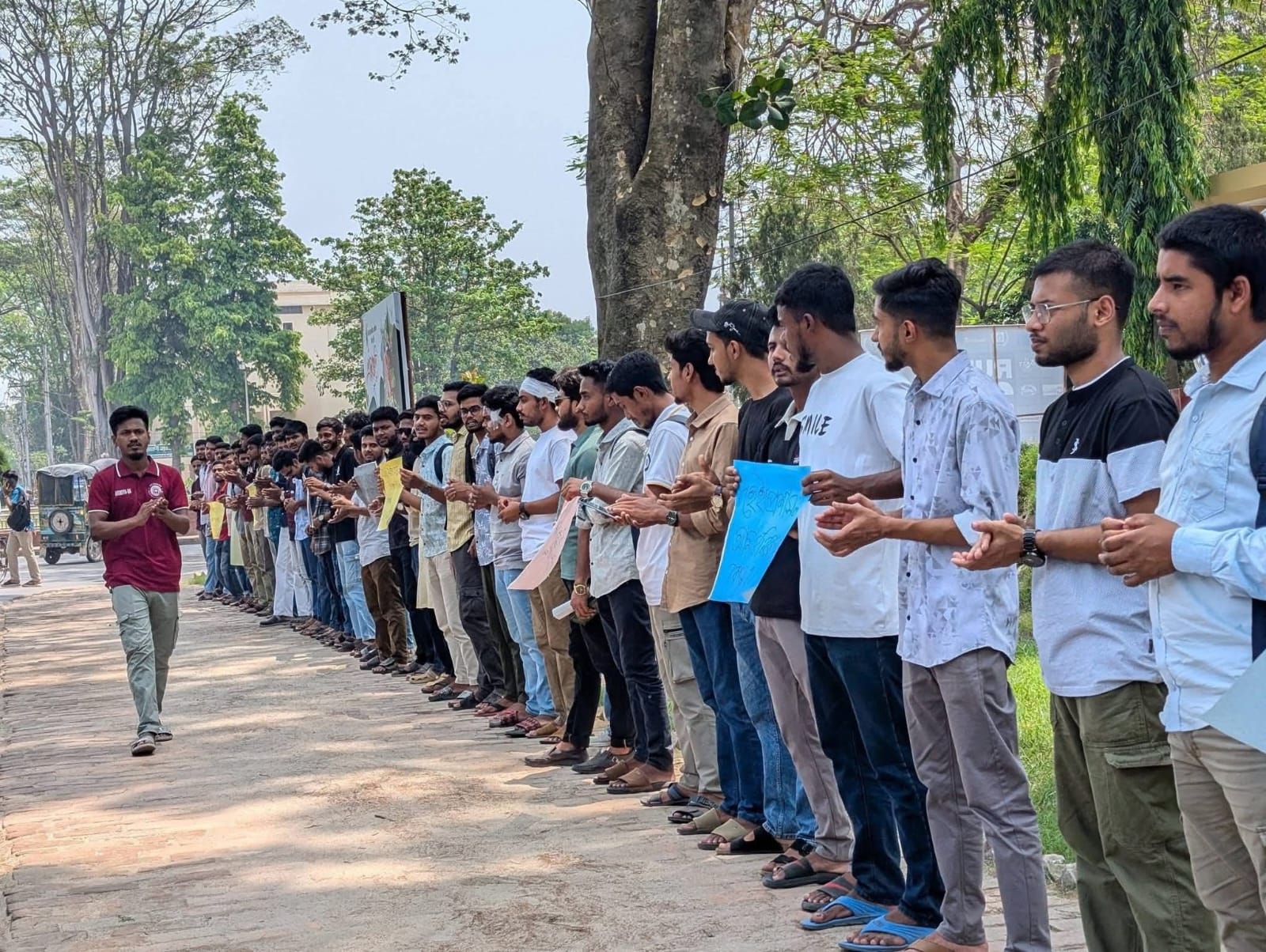 রাবি শিক্ষার্থীকে ছাত্রদল নেতার ছুরিকাঘাতের প্রতিবাদে শিক্ষার্থীদের বিক্ষোভ