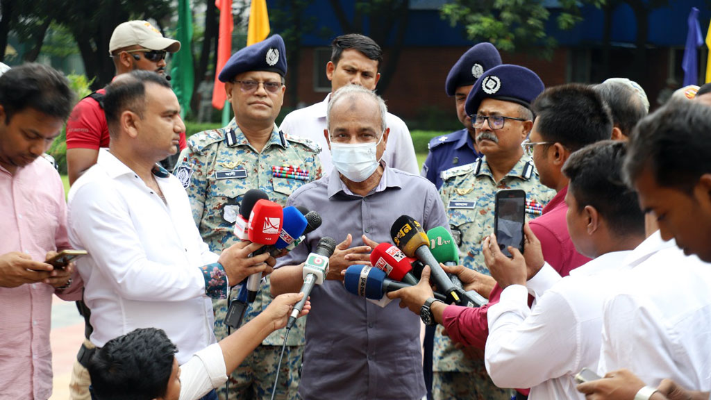 পুলিশ নয়, এপিবিএনের হাতে ভারী মারণাস্ত্র থাকবে: স্বরাষ্ট্র উপদেষ্টা