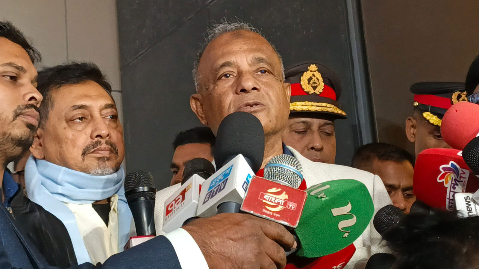 প্রতিদিনই বিদেশি অস্ত্র উদ্ধার করা হচ্ছে, নির্বাচন নিয়ে শঙ্কা নেই: স্বরাষ্ট্র উপদেষ্টা