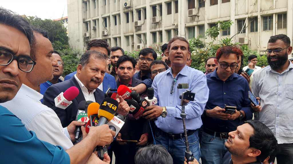 এখন টিভির ঘটনা সমঝোতার চেষ্টা করবেন তথ্যমন্ত্রী