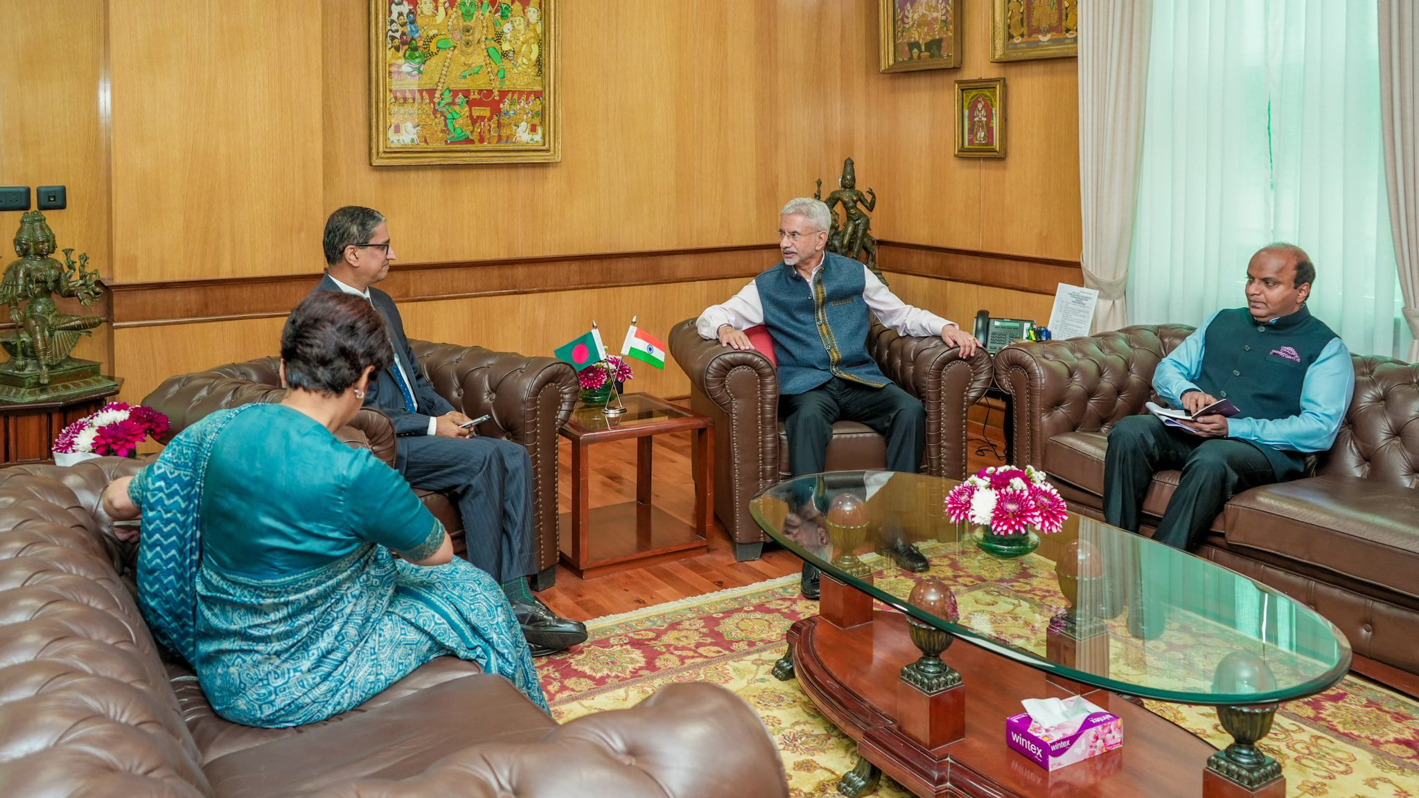 ভারতের পররাষ্ট্রমন্ত্রীর সঙ্গে বাংলাদেশের হাইকমিশনের সাক্ষাৎ