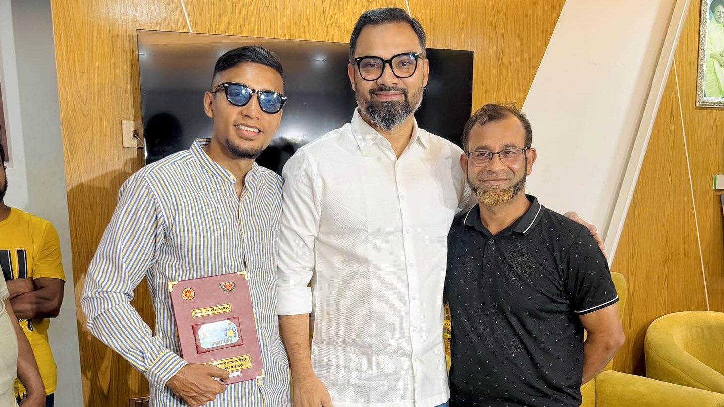 ক্রীড়া কার্ড জামাল ভূঁইয়ার কাছে ‘আমিনুল কার্ড’
