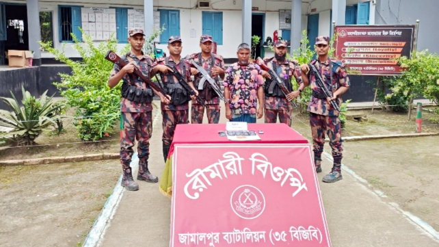 বকশীগঞ্জে পৃথক অভিযানে ১৯৭৫টি ইয়াবাসহ আটক ১, মদ উদ্ধার