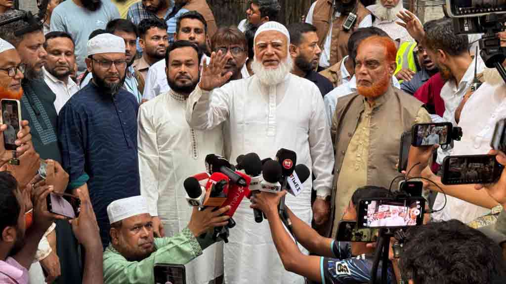 উচ্ছেদ নয়, হকারদের পুনর্বাসনের দাবি জামায়াত আমিরের