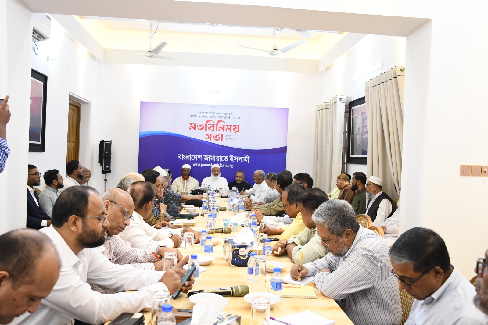 বিরোধী দলকে গঠনমূলক বিরোধিতার ও অসহিষ্ণু না হওয়ার পরামর্শ সম্পাদকদের