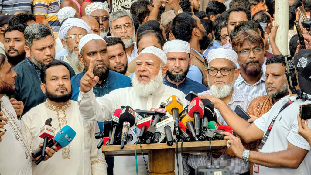 মধ্যরাতে স্বাস্থ্যকেন্দ্র ভাঙচুর: পুনঃপ্রতিষ্ঠায় ৫০ লাখ টাকা অনুদান দেবে জামায়াত