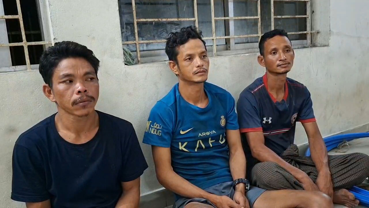 রাখাইনে দুই বছর জিম্মি, নদী সাঁতরে টেকনাফে এসে আটক মিয়ানমার জান্তা বাহিনীর ৩ সদস্য
