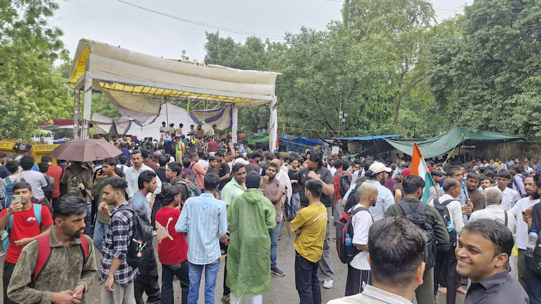 পুলিশের লাঠিপেটার একদিন পর ফের দিল্লির জন্তর মন্তর দখল ‘ককরোচদের’