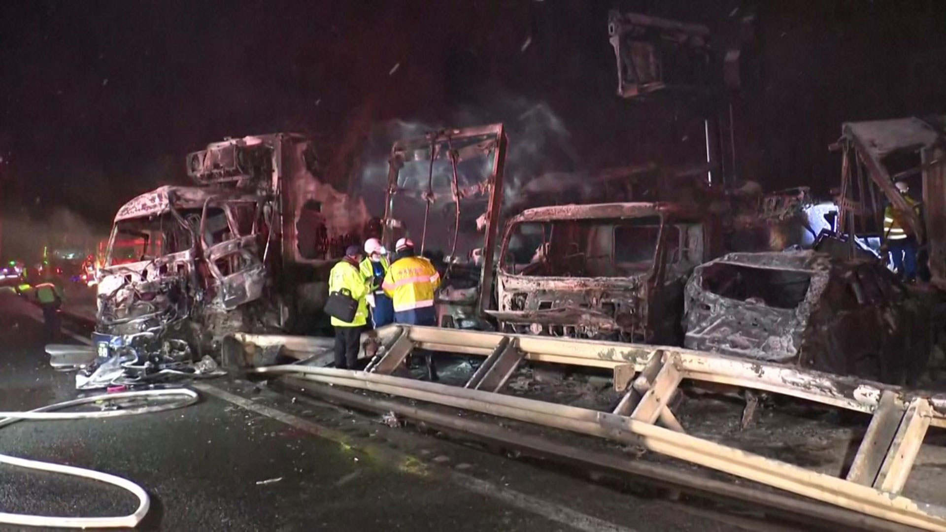 জাপানে তুষারপাতে পিচ্ছিল রাস্তায় ৫০টি গাড়ির সংঘর্ষ, নিহত ২