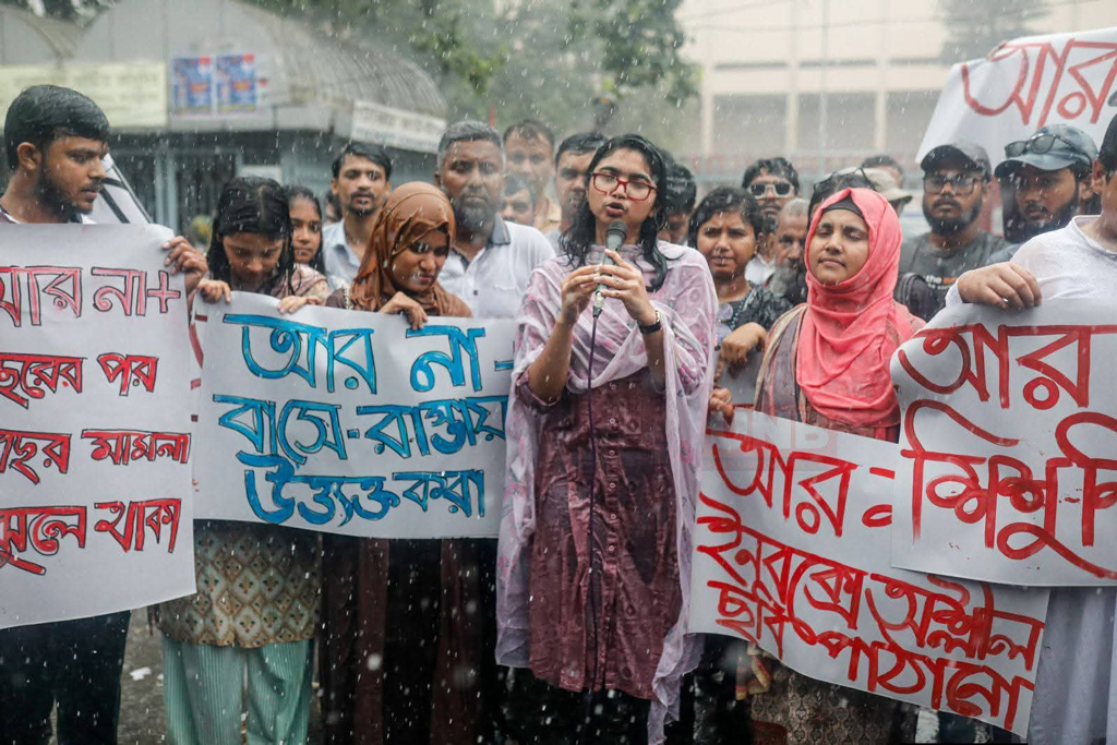 শাহবাগে শিশু নিপীড়ন ও ধর্ষণবিরোধী সমাবেশে পাঁচ দফা দাবি উত্থাপন