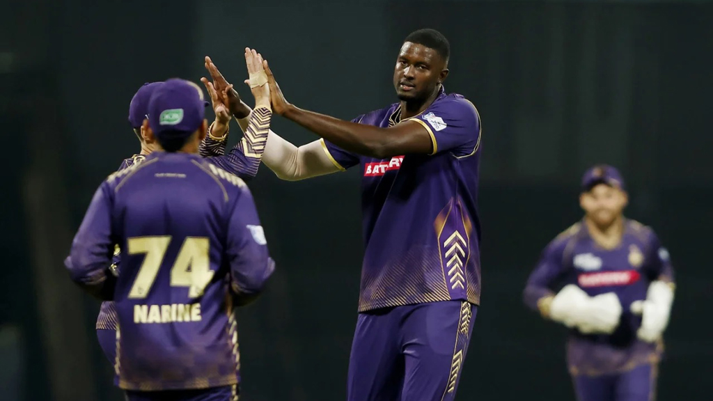 নারিনকে সরিয়ে হোল্ডারকে নেতৃত্ব দিল নাইট রাইডার্স